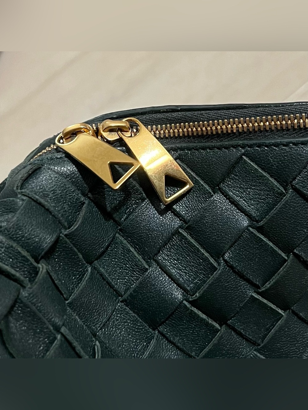 Bottega Veneta MEDIUM Camera Loop Bag in Ink - Picture 7 of 7